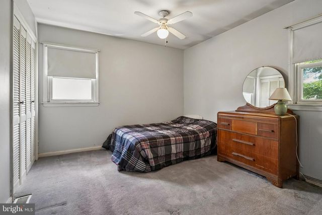 29 TRINITY PL, Barrington, NJ 08007
