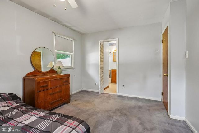 29 TRINITY PL, Barrington, NJ 08007