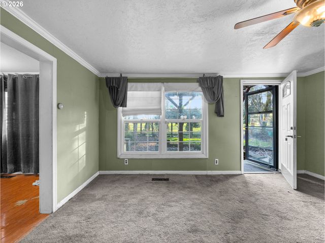 7634 Se HOGAN Rd, Gresham, OR 97080