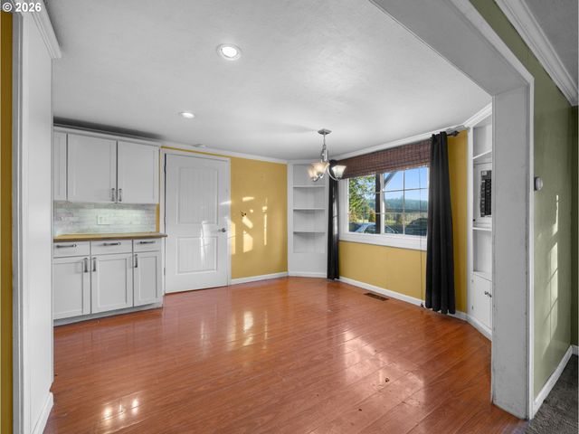 7634 Se HOGAN Rd, Gresham, OR 97080