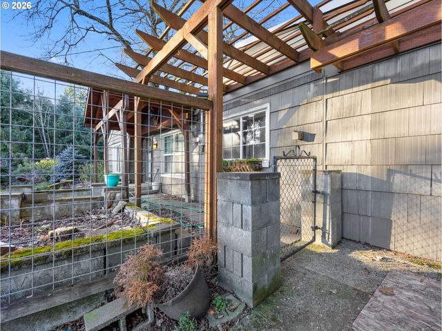 7634 Se HOGAN Rd, Gresham, OR 97080