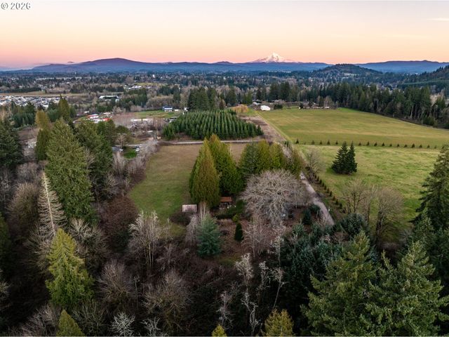 7634 Se HOGAN Rd, Gresham, OR 97080