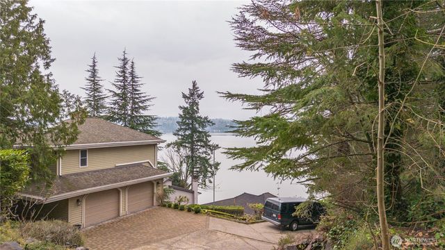 7820 W Mercer Way, Mercer Island, WA 98040