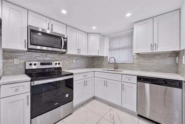 5900 NW 44th Street 414, Lauderhill, FL 33319