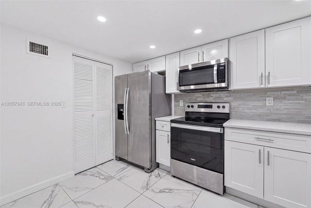 5900 NW 44th Street 414, Lauderhill, FL 33319