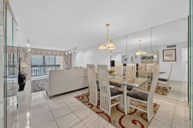 5900 NW 44th Street 414, Lauderhill, FL 33319