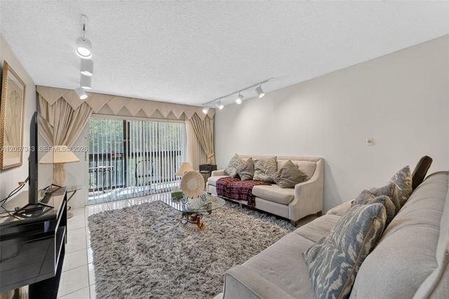 5900 NW 44th Street 414, Lauderhill, FL 33319