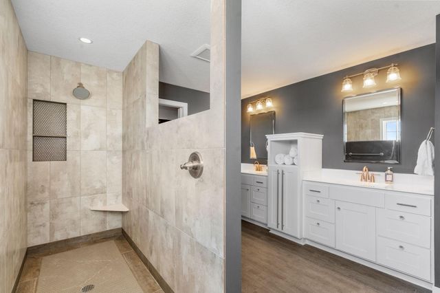 2479 Woods Drive, Victoria, MN 55386