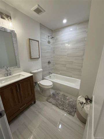 661 College Road, Farmingville, NY 11738