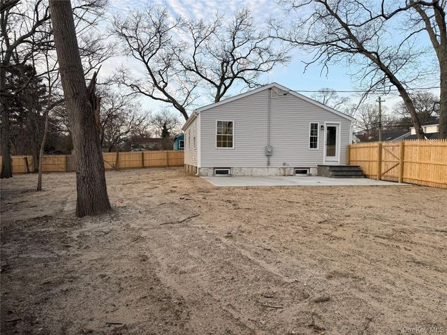 661 College Road, Farmingville, NY 11738