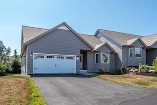 3 Lunas Avenue A, Epping, NH 03042