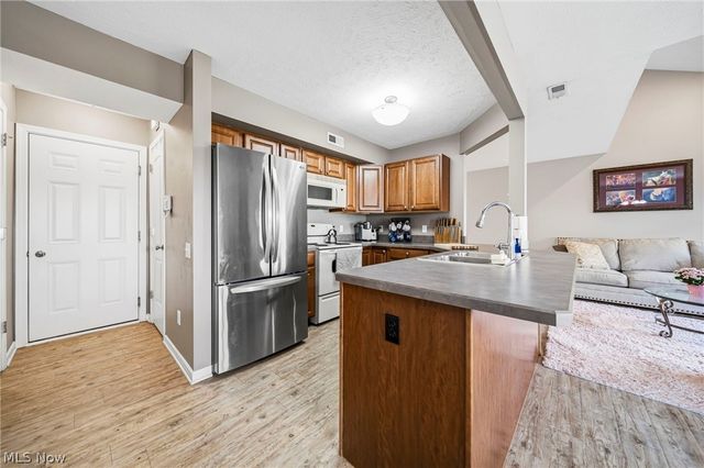 988 Tradewinds Cove, Painesville, OH 44077