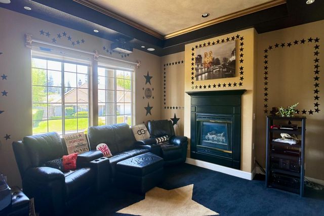 466 E Hillcrest Avenue, Fresno, CA 93720
