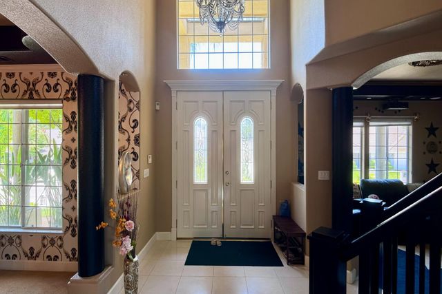 466 E Hillcrest Avenue, Fresno, CA 93720