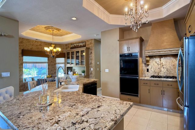 466 E Hillcrest Avenue, Fresno, CA 93720