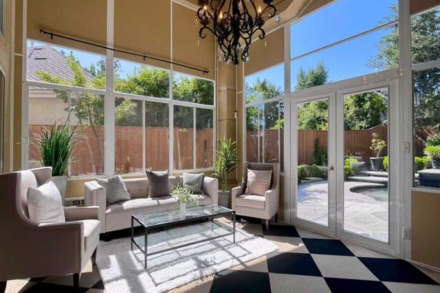 466 E Hillcrest Avenue, Fresno, CA 93720