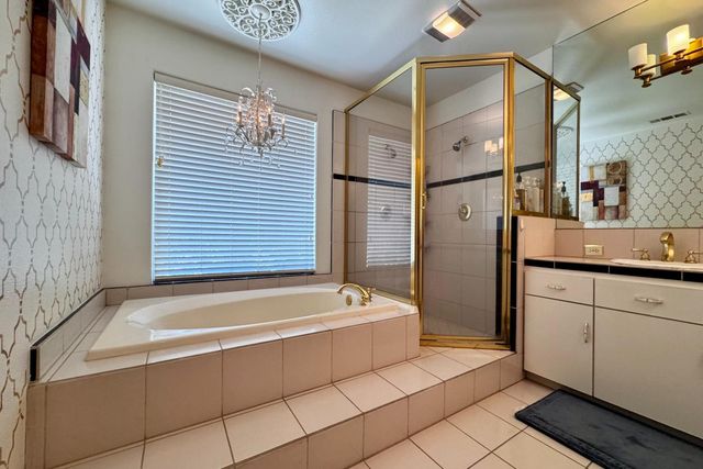 466 E Hillcrest Avenue, Fresno, CA 93720