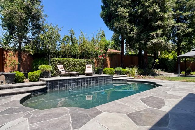466 E Hillcrest Avenue, Fresno, CA 93720