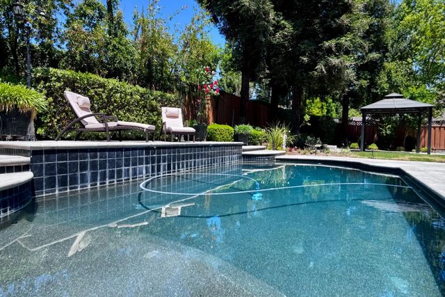 466 E Hillcrest Avenue, Fresno, CA 93720
