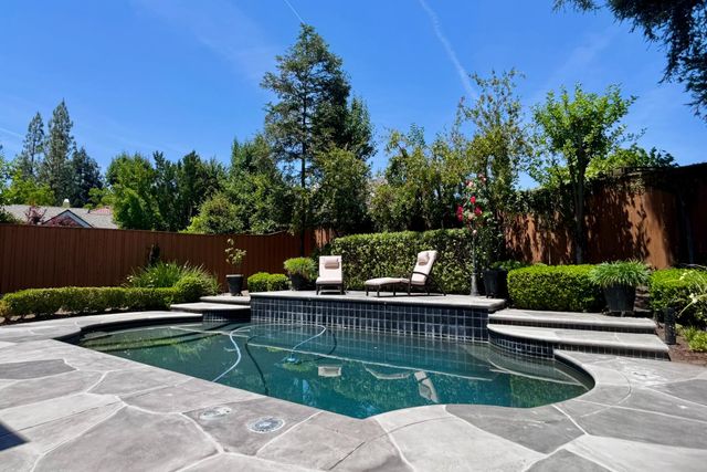 466 E Hillcrest Avenue, Fresno, CA 93720
