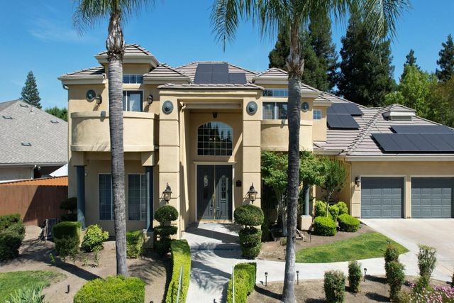 466 E Hillcrest Avenue, Fresno, CA 93720