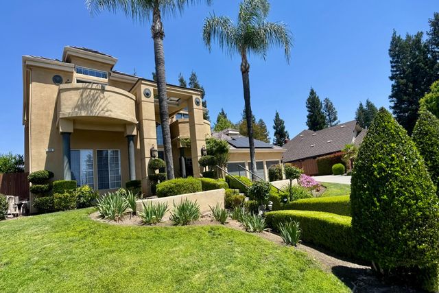 466 E Hillcrest Avenue, Fresno, CA 93720