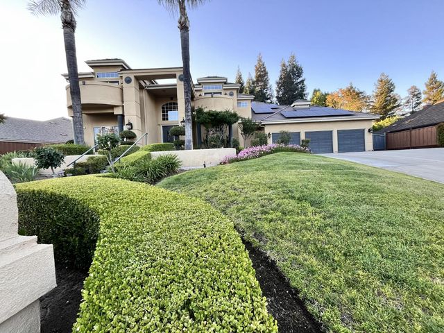 466 E Hillcrest Avenue, Fresno, CA 93720