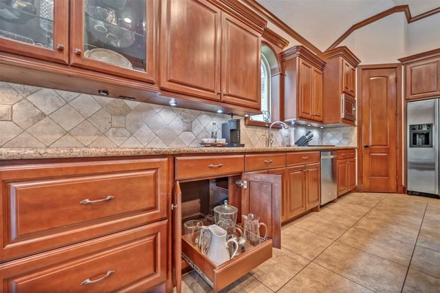 3 Quinns Cabin Court, Conroe, TX 77304