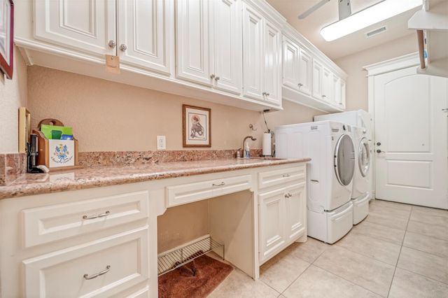 3 Quinns Cabin Court, Conroe, TX 77304