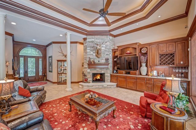 3 Quinns Cabin Court, Conroe, TX 77304