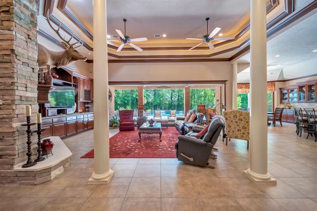 3 Quinns Cabin Court, Conroe, TX 77304