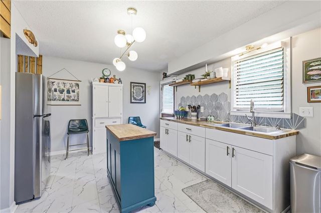 19211 S Beattie Road, Pleasant Hill, MO 64080