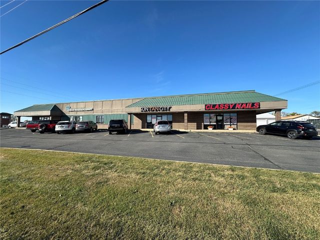 2164 Blairs Ferry Road, Hiawatha, IA 52233