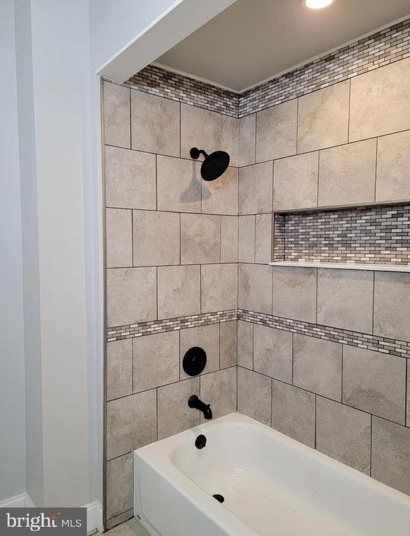 Image 2 of property listing at 125 E LEMON ST, Lancaster, PA 17602