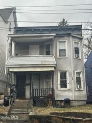 574 Crane Street, Schenectady, NY 12303