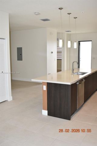 7855 NW 104th Ave 24, Doral, FL 33178