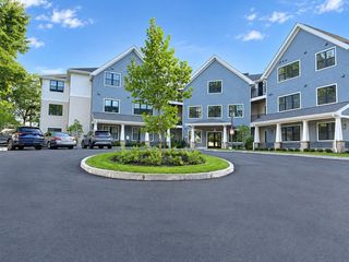 16 Stearns Rd 108, Wellesley, MA 02482