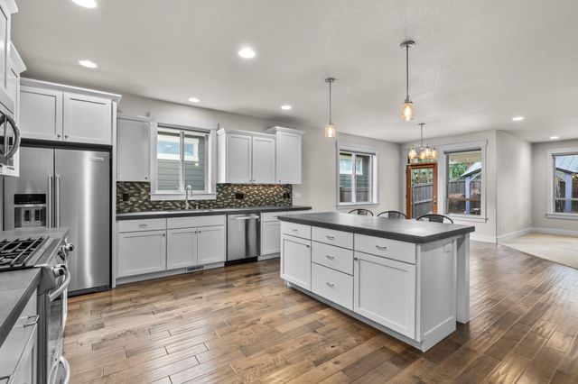 19147 Park Commons Drive, Bend, OR 97703