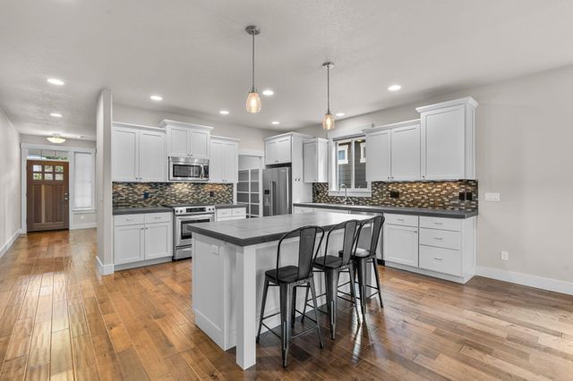 19147 Park Commons Drive, Bend, OR 97703