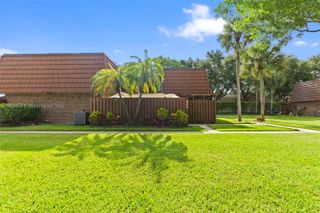 806 SW 119th Way, Davie, FL 33325