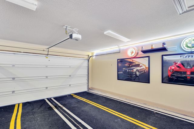 105 Manor Lane, Waxahachie, TX 75165