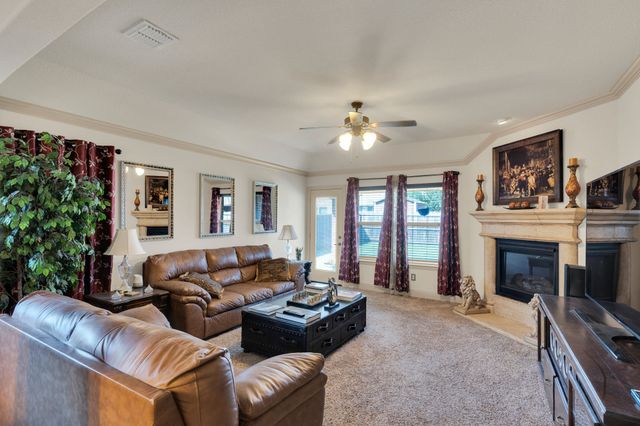 105 Manor Lane, Waxahachie, TX 75165