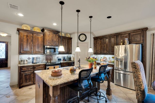 105 Manor Lane, Waxahachie, TX 75165