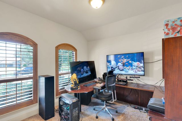 105 Manor Lane, Waxahachie, TX 75165