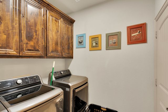 105 Manor Lane, Waxahachie, TX 75165