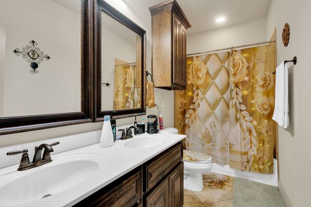 105 Manor Lane, Waxahachie, TX 75165