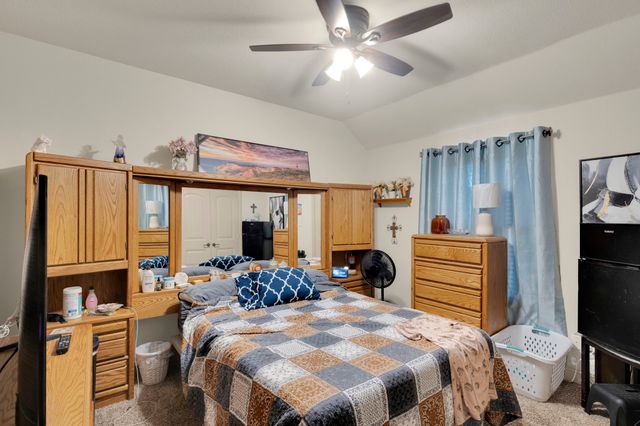 105 Manor Lane, Waxahachie, TX 75165