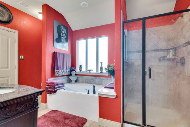 105 Manor Lane, Waxahachie, TX 75165