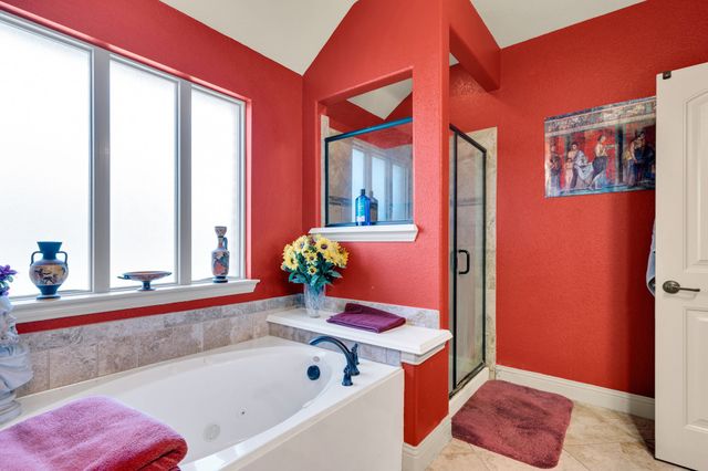 105 Manor Lane, Waxahachie, TX 75165