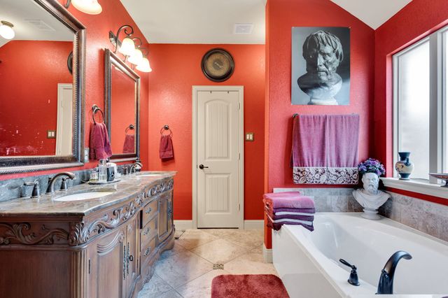 105 Manor Lane, Waxahachie, TX 75165